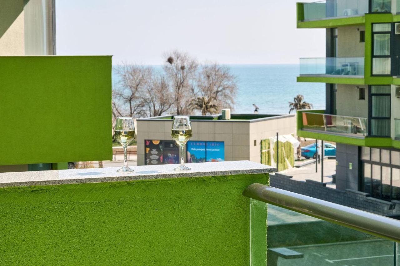 Seastar Apartment - Spa N Pools Beach Resort Mamaia Exterior photo