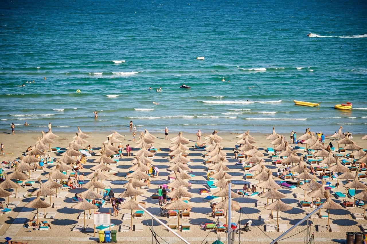 Seastar Apartment - Spa N Pools Beach Resort Mamaia Exterior photo