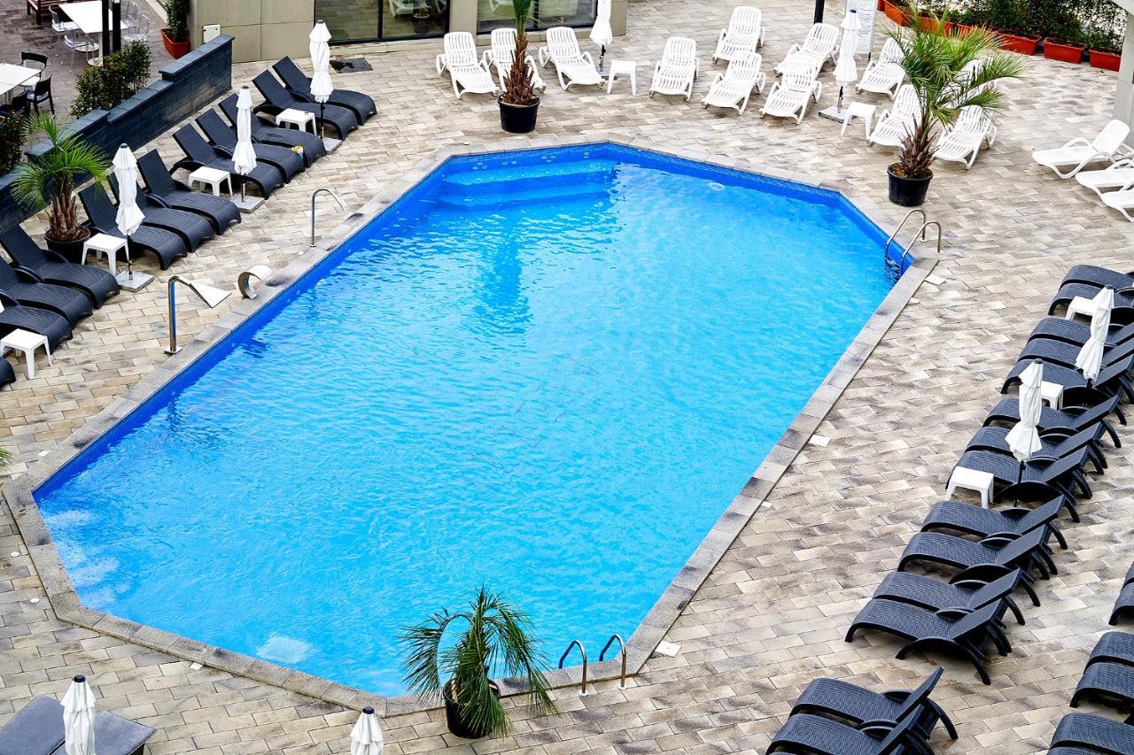 Seastar Apartment - Spa N Pools Beach Resort Mamaia Exterior photo