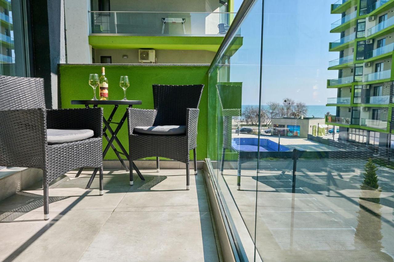 Seastar Apartment - Spa N Pools Beach Resort Mamaia Exterior photo